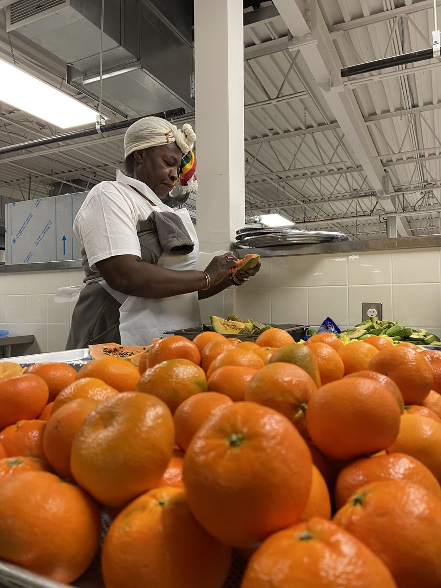 mckelvieAJAX's tweet photo. Today I joined @kitchen24_, @Collectivegrou1 , @TPS_BCC , @TPS42Div, and @TPS43Div to help prepare and distribute food hampers for families experiencing food insecurity.

Together, we can continue building a community where everyone has access to the tools they need to succeed. https://t.co/obYoC66bYd