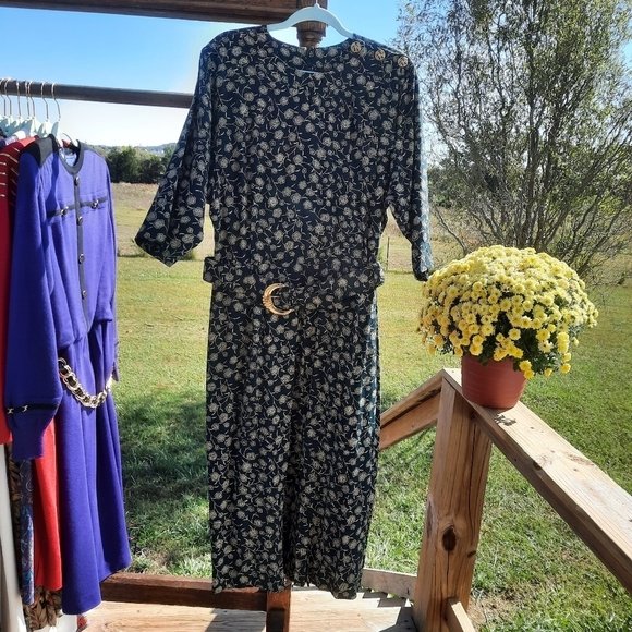 aspentreeshop's tweet photo. So good I had to share! Check out all the items I'm loving on @Poshmarkapp from @TINACASEY #poshmark #fashion #style #shopmycloset #ogirl #express #vintagepositiveinfluence: https://t.co/01L50IBsAG https://t.co/cvQu0lbzW5