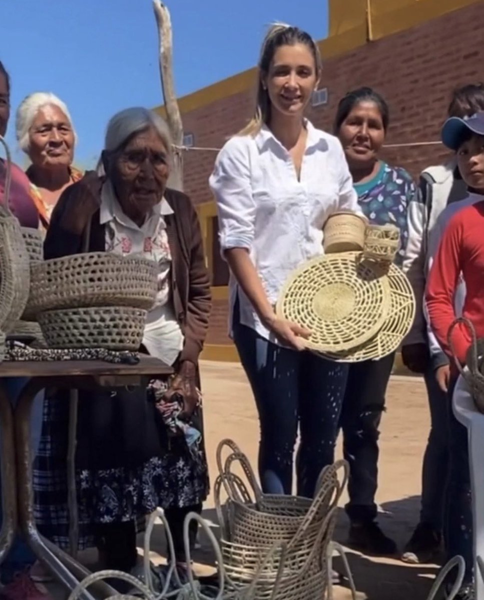 clpanzardi's tweet photo. DÍA INTERNACIONAL DEL ARTESANO Y DE LA ARTESANA 

🤝 Saludo y felicito a todos los artesanos y artesanas en su día. Dios los bendiga y sean cada vez más transmitiendo sus saberes ancestrales a las nuevas generaciones.

Imágenes de #Espinillo #PampaDelIndio #Miraflores https://t.co/EhgOlEsI6L