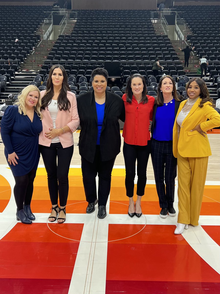 BillieJeanKing's tweet photo. Last night, history was made with the first-ever all-female @utahjazz broadcast. 

Congratulations to @kristablunk, @sportsiren, @NatWillBBall, @kristenkoz32, @JenniferAzzi, and @nayocampbell.

#NBA #UtahJazz https://t.co/WsBksLH9ME