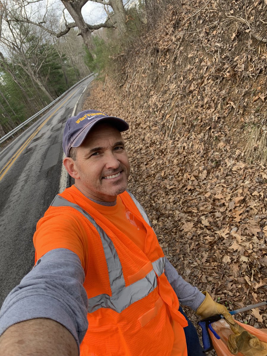 gregpuckettwv's tweet photo. Five miles clean today! This is the start of #keepmercerclean season! Let’s make it a good one! https://t.co/7D8EV1ZbYX