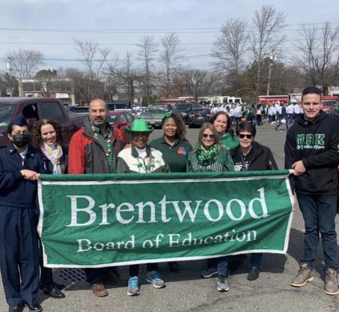 mjprescod's tweet image. Brentwood St. Patrick’s Day Parade 🍀 #brentwoodny Robert Feliciano and Paula Moore for the Brentwood Board of Education this May 17, 2022. #bufsd
