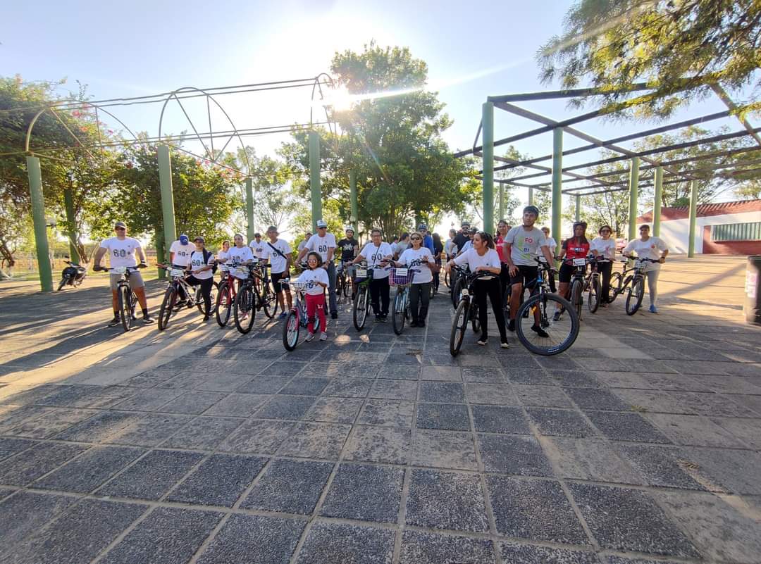 📸Te dejamos algunas postales del recorrido 6K por el centro de la ciudad 🚲🙌🏽😎 de la mano de #TourVerde en el marco del Foro Paraguayo de Bicicletas - Edición #Pilar.🚴‍♀️🚵‍♀️🚲📍