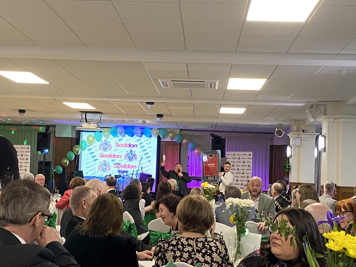 HelenJNaylor's tweet photo. @GNev2 @TalkTalk highest bid of the night at the amazing #salford Ceremonial Mayor’s @JohnMullen1960 St Patrick’s Day ball 👏🏻👏🏻👏🏻☘️☘️☘️ https://t.co/tmP3tJqK5e