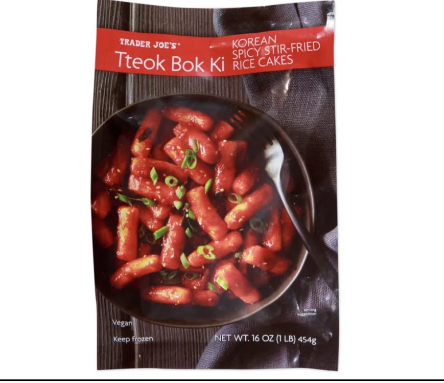 트레이더조 떡볶이 솔직히 기대 안하고 먹어봤는데 맛있음. 근데 달긴 함. 쌀떡이고 진짜 쫄깃쫄깃함. 조리후 오래놔둬도 퍼지지 않음.  양념장이 꽤 넉넉해서 어묵 같은 부재료들 넣어서 먹기 좋음. 입맛에 맞게 고춧가루+간장 더 넣어서 먹으니 딱 좋았다. 가격도 동네 한인마트에 비해서 저렴한편.