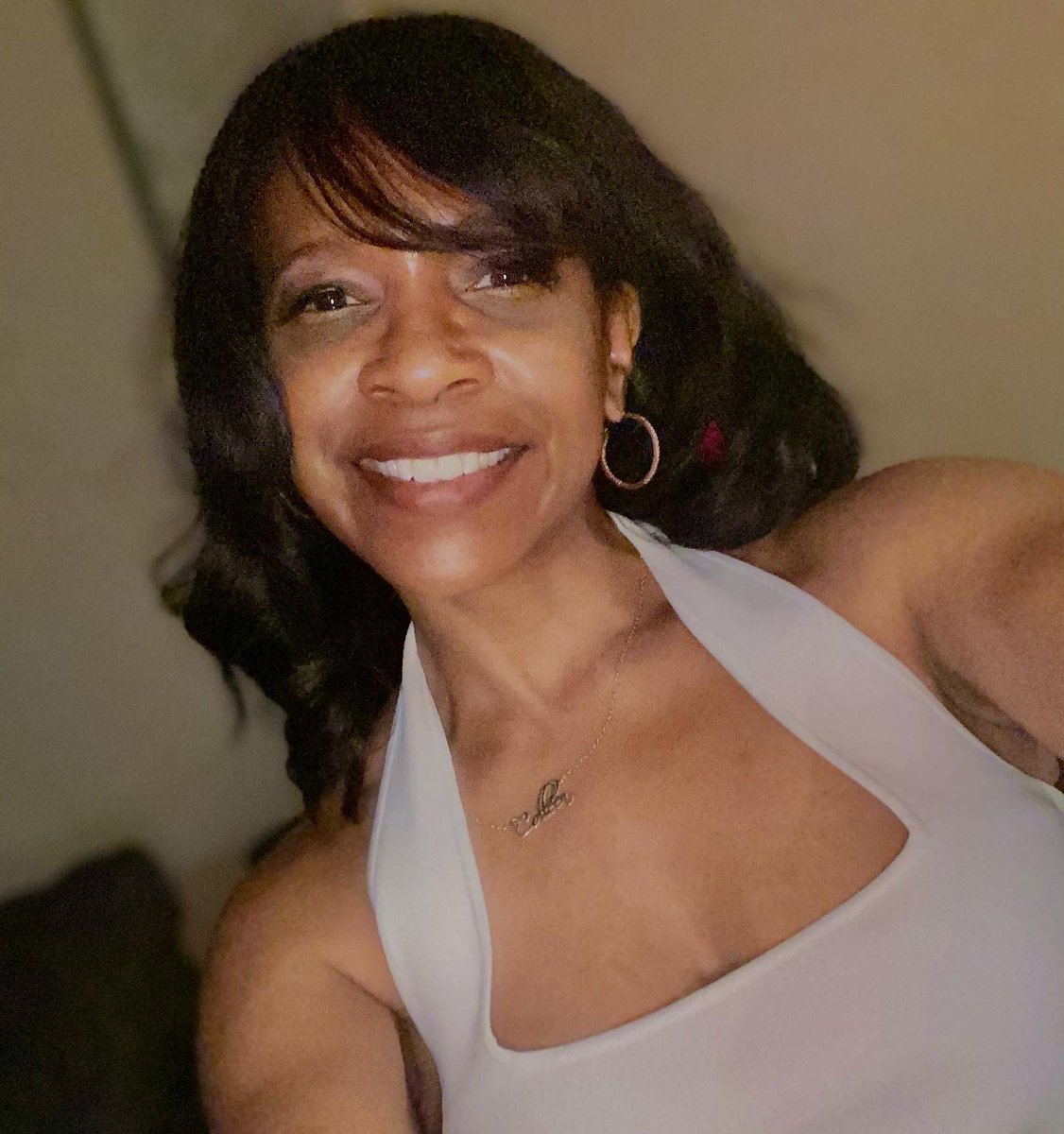 colleencoll's tweet photo. Nothing to see here. #selfiesaturday #pdxlive #helloluvs https://t.co/IGnTDZUXxb