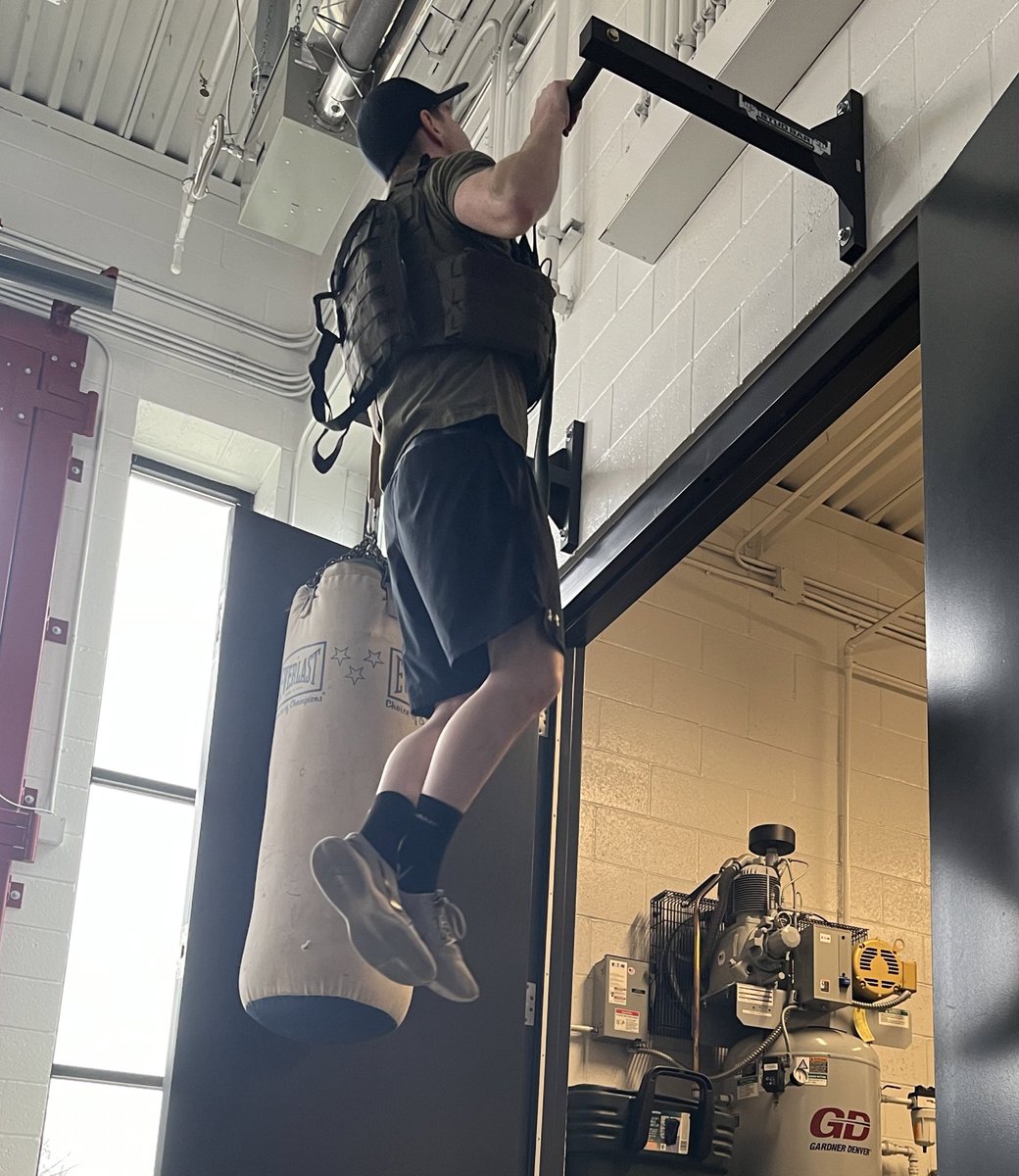 RyanDuncan_8's tweet photo. Solid workout by @WeGoHomeLLC honoring a fallen LEO. Finished up the 15th round just after the timer. #wealthyway60 https://t.co/J2sjWXg1sO