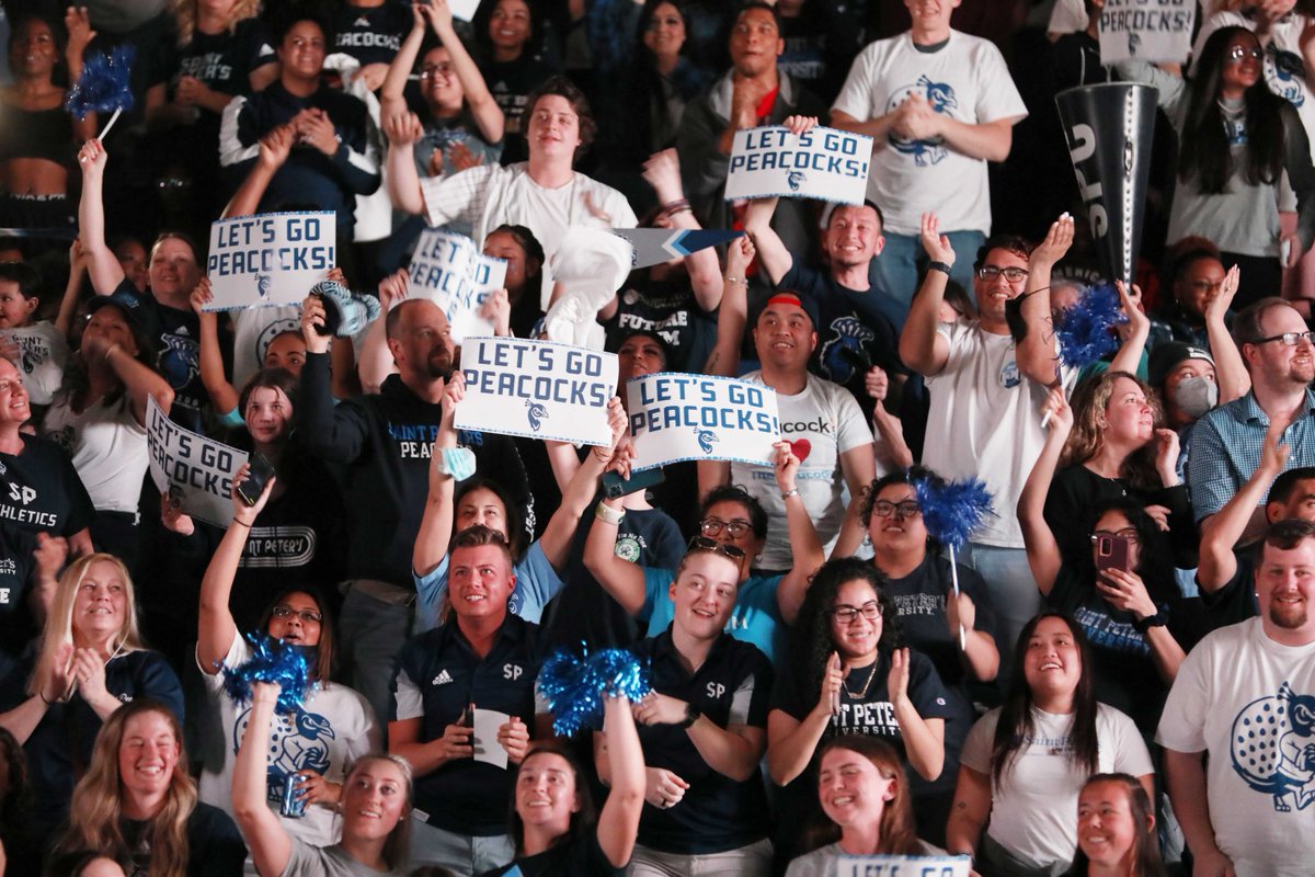 JerseyCity's tweet image. 🏀JERSEY CITY HEADS TO THE SWEET 16!!!🏀
It's official: Saint Peter's University defeats seventh-ranked Murray State. St. Peter's students seen here screaming on their fellow classmates tonight from the #JerseyCity campus.

#MarchMadness #StrutUp @PeacocksMBB