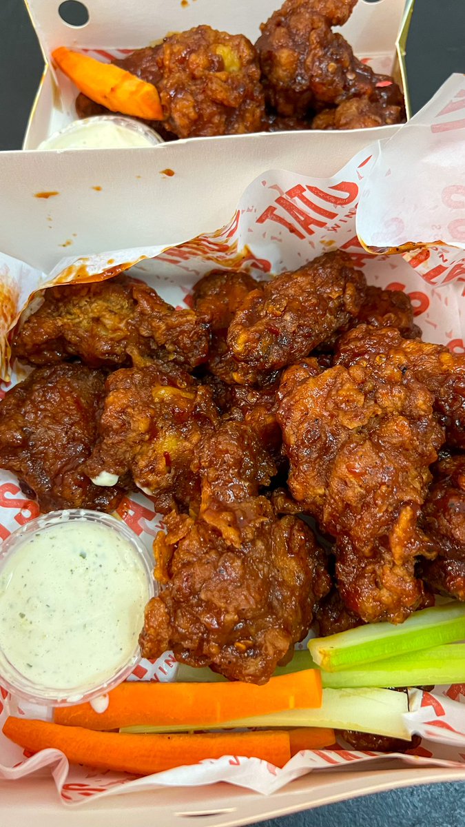 Y así la noche de mi sábado <a href="/tatoswingshn/">Tatos Wings</a>