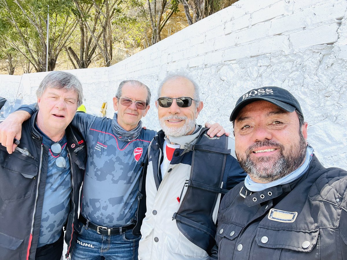 AlePerezOndarza's tweet photo. #RodandoAndamos #HuastecaPotosina #Xilitla #Ducati #BMW https://t.co/Pmv3t86r2h