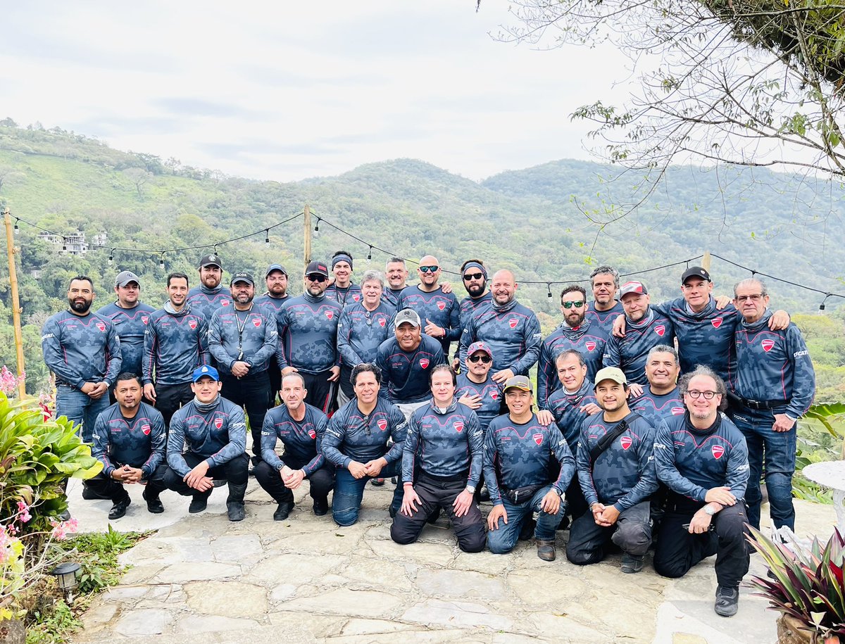 AlePerezOndarza's tweet photo. #RodandoAndamos #HuastecaPotosina #Xilitla #Ducati #BMW https://t.co/Pmv3t86r2h