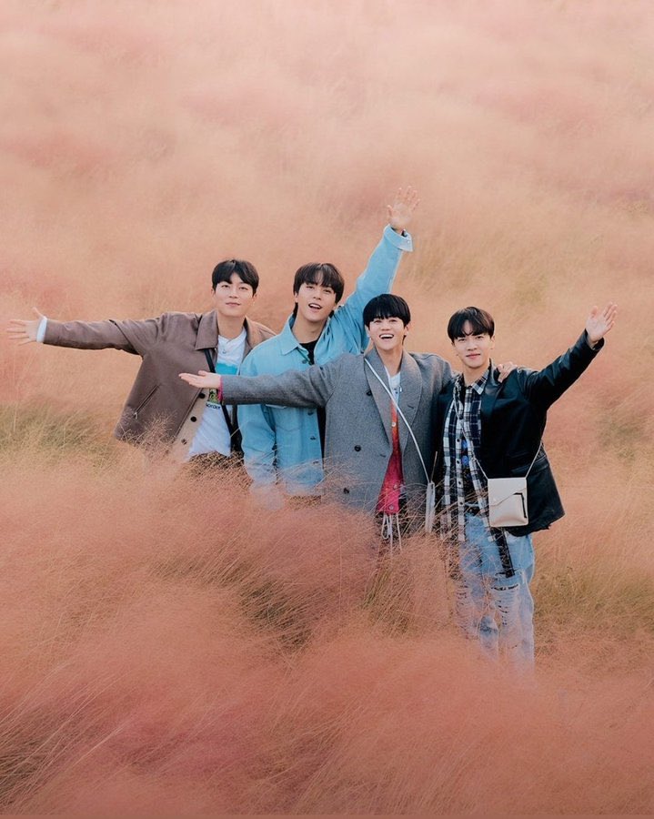 belleeefemmeee's tweet photo. Im so emotional today. Happy 5th Anniversary Highlight. Im so proud of what you’ve become &amp; all the achievements that youve gotten as Beast/Highlight. Ive never seen people that are just so kind, loving, down to earth &amp; selfless like u #5YearsWithHighlight
#영원히_우리가_비춰줄게 https://t.co/DORrP8bXLt