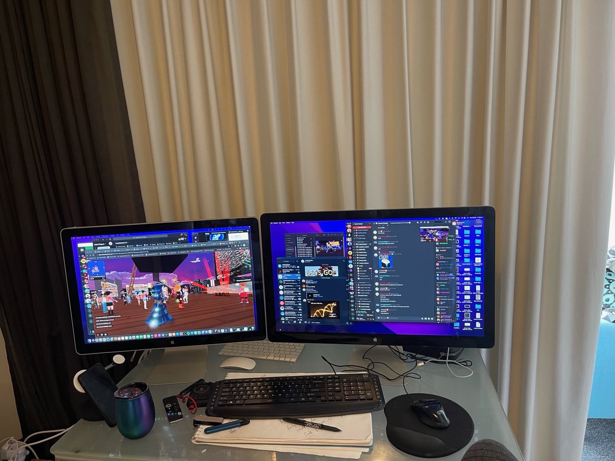 Syrecx_'s tweet photo. @tastytoastys and founder @chanelcoco having a party up at @decentraland ….LFG… started 10am in the morning with LIVE DJ @category5music ….. #LFG #Getsomebread

Web 3.0 me and RL 🤣 https://t.co/4skL74TLKA