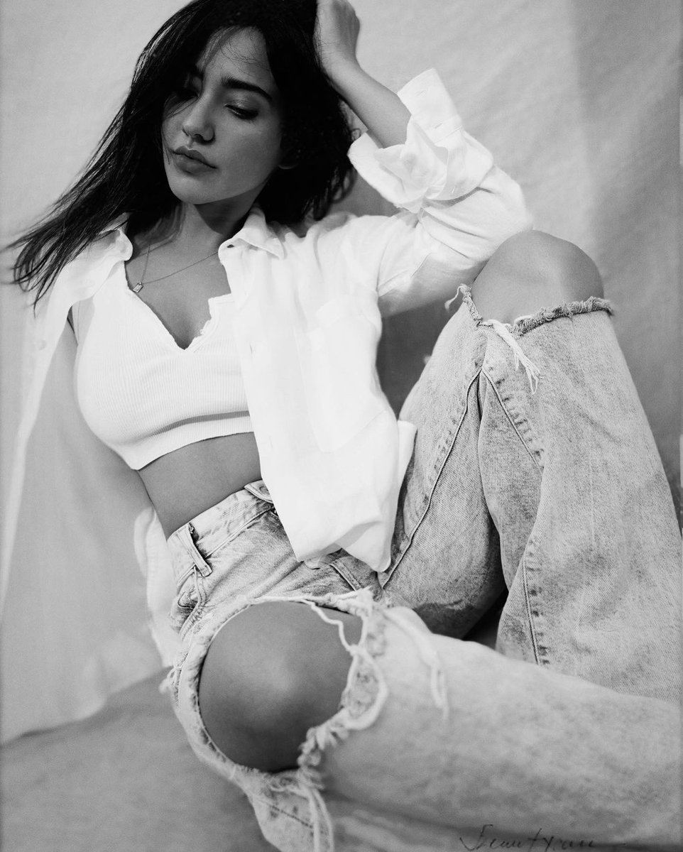 Officialneha's tweet photo. Colour is everything, black and white is more.🤍🖤 https://t.co/98Qoo0h6xn