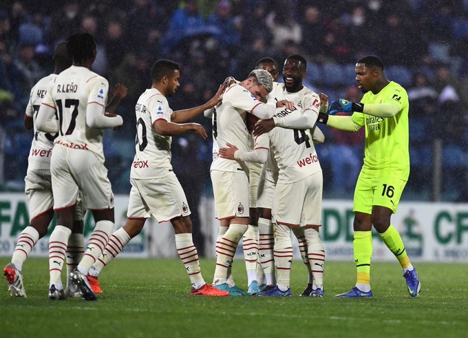 FutbolItaliano's tweet photo. El 2022 del Milán en Serie A

📆 11 partidos
✅ 7 victorias
🤝 3 empates
❌ 1 derrota 
⚽ 16 goles a favor
🥅 7 goles en contra https://t.co/UzJ8lxRWrX
