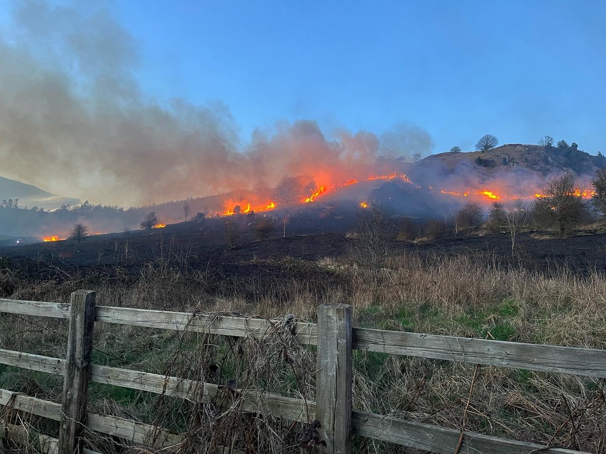 Fire_Kendal's tweet photo. 1 of 2
A busy evening for Blue watch Kendal along with multiple crews from across the south of the county including specialist wildfire units. Walney’s JICU providing command support along with Cumbria police closing the A590 for a short while. https://t.co/IxPV7CS75r