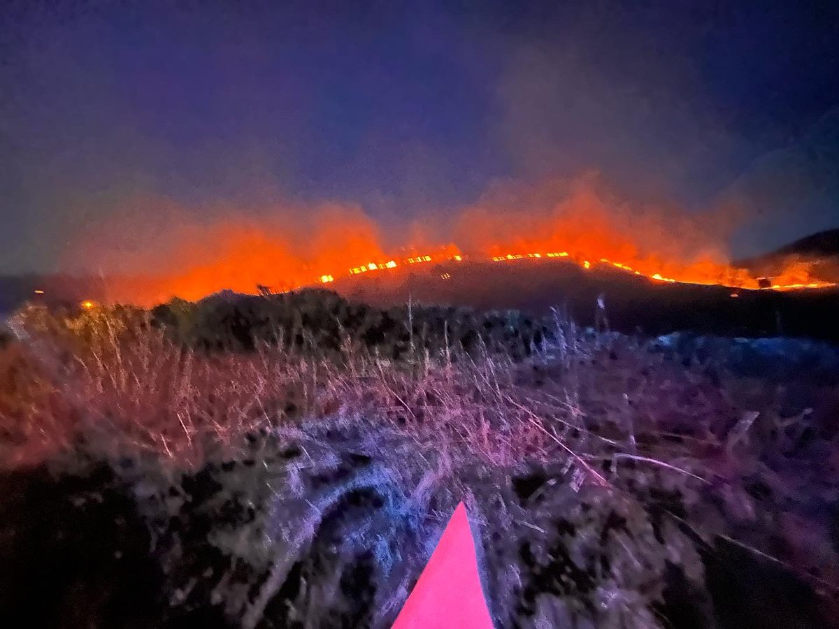 Fire_Kendal's tweet photo. 1 of 2
A busy evening for Blue watch Kendal along with multiple crews from across the south of the county including specialist wildfire units. Walney’s JICU providing command support along with Cumbria police closing the A590 for a short while. https://t.co/IxPV7CS75r