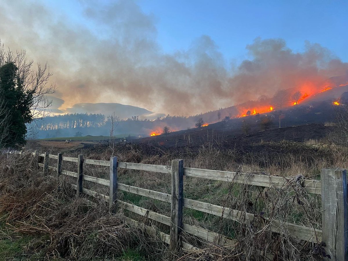 Fire_Kendal's tweet photo. 1 of 2
A busy evening for Blue watch Kendal along with multiple crews from across the south of the county including specialist wildfire units. Walney’s JICU providing command support along with Cumbria police closing the A590 for a short while. https://t.co/IxPV7CS75r