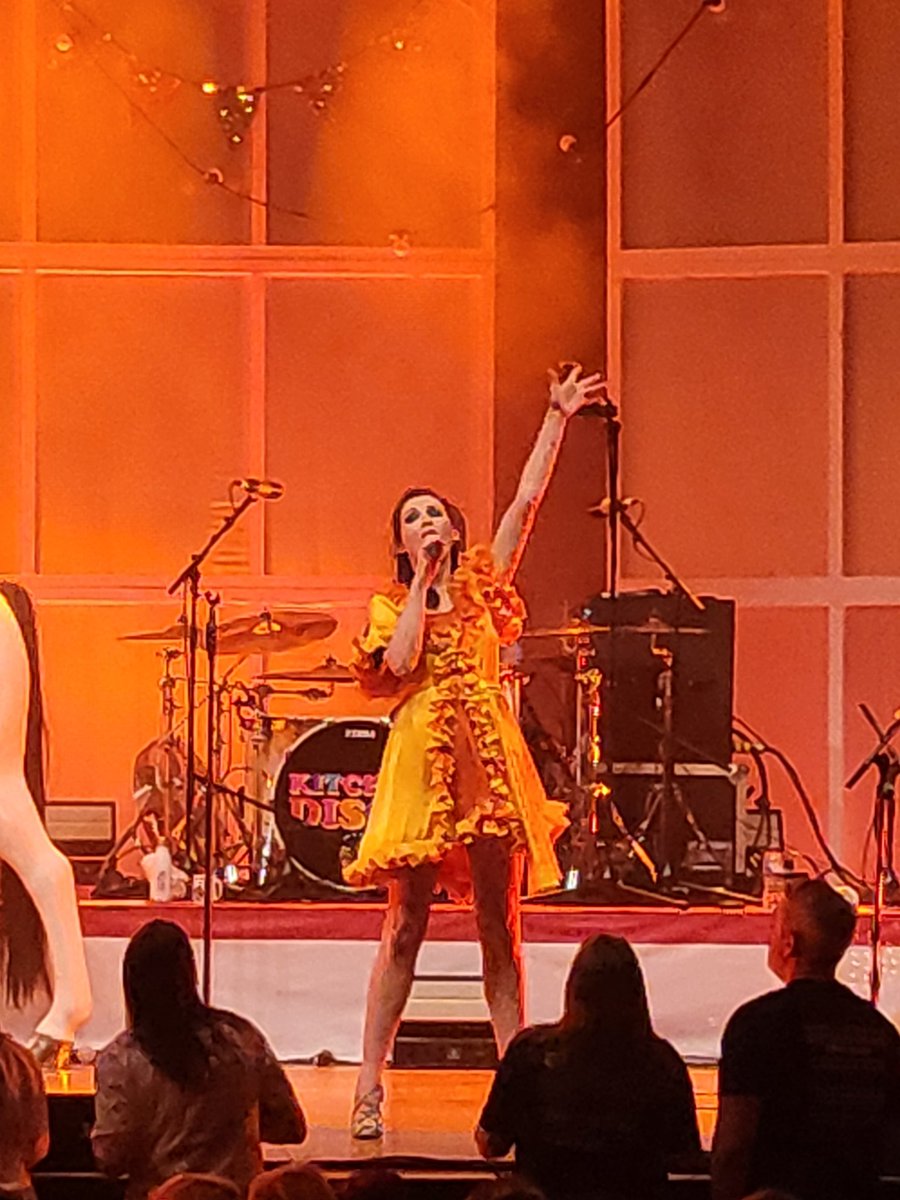 RedhedPromos's tweet photo. @SophieEB Thank you for a fabulous show in Poole! Never seen a crowd quite like it! Dancing from start to finish. My fave pic from the night. X https://t.co/2bWpTUhyjc
