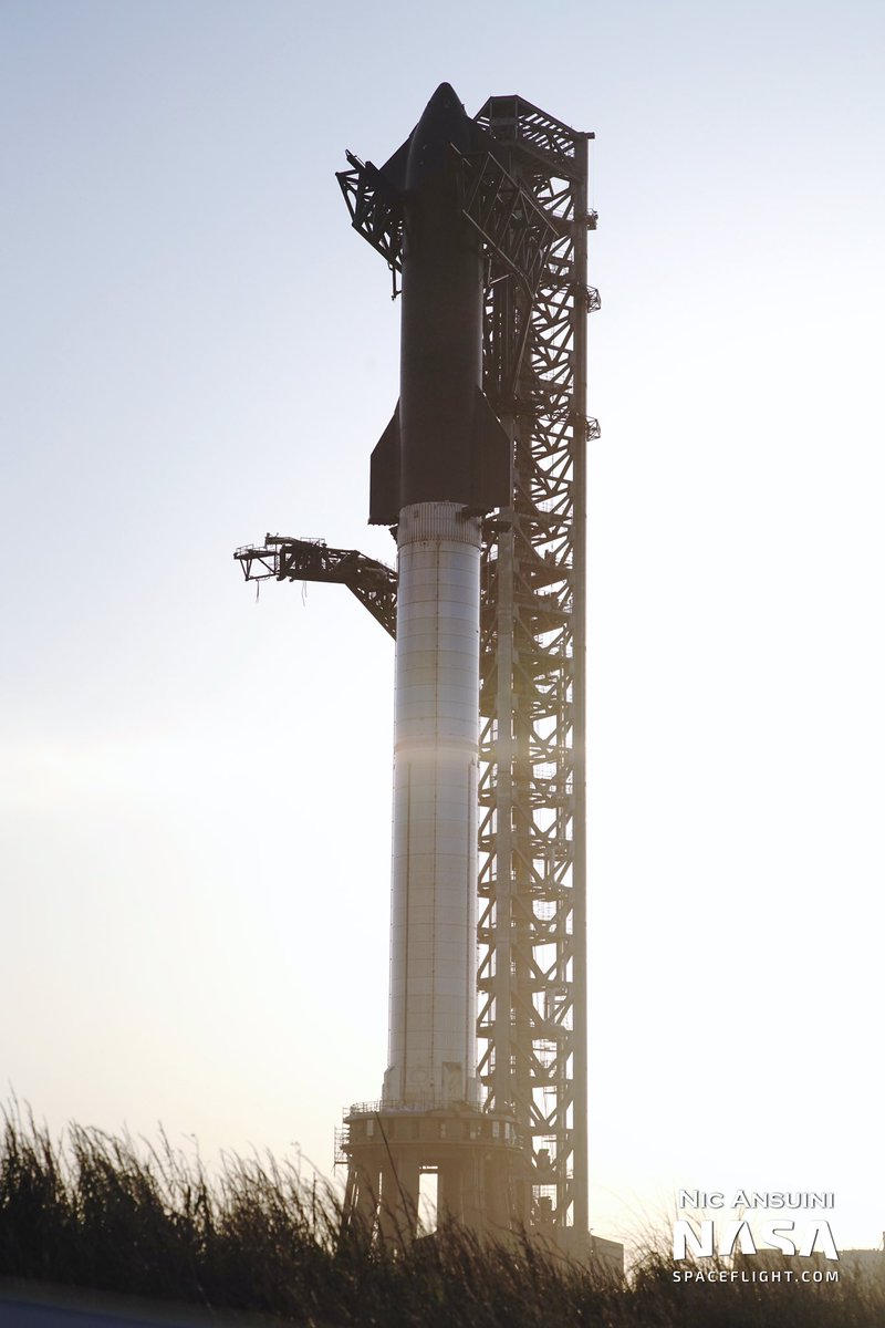 NicAnsuini's tweet photo. The QD Arm swings away this evening!

- @NASASpaceflight https://t.co/laHiw3Wuau