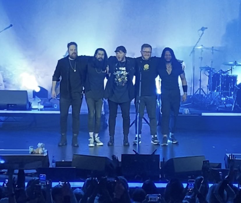 CarlaWarla88's tweet image. Legends!!! ❤️ @JamesArthur23 #jamesarthur #JArmy