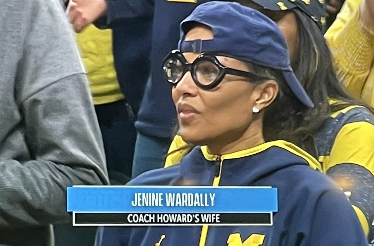 JRWaits's tweet image. JUWAN HOWARD'S WIFE LOOKS LIKE EDNA FROM INCREDIBLES.