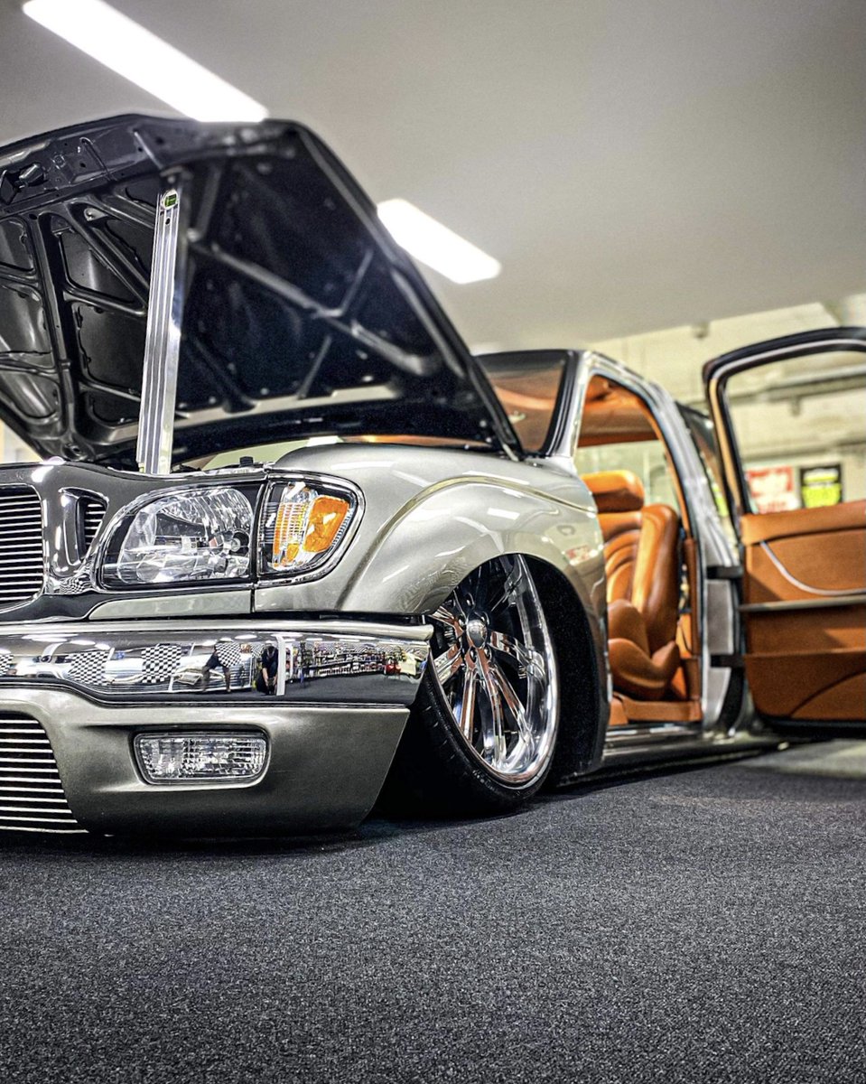 AccuAir's tweet photo. We’re shook by the detail and creativity that goes into mini trucks and @paz_dento’s Tacoma is no different.
📸 @charlie_sant
#AccuAir #eLevel Bagged #BaggedTrucks #TRD #Tacoma #FullyBuilt #MiniTruckin #LayFrame #Slammed #LaidOut #AirRide https://t.co/r4LSNVSITb