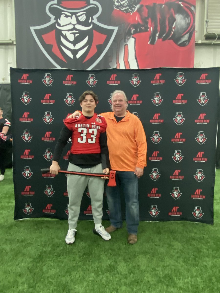 Great visit today at Austin peay⚫️🔴
<a href="/CoachjjClark/">J.J. Clark</a> @APSUCoachSW <a href="/GovsFB/">Austin Peay Football</a> <a href="/CKappas/">Coach Chris Kappas</a> @adamrickiys