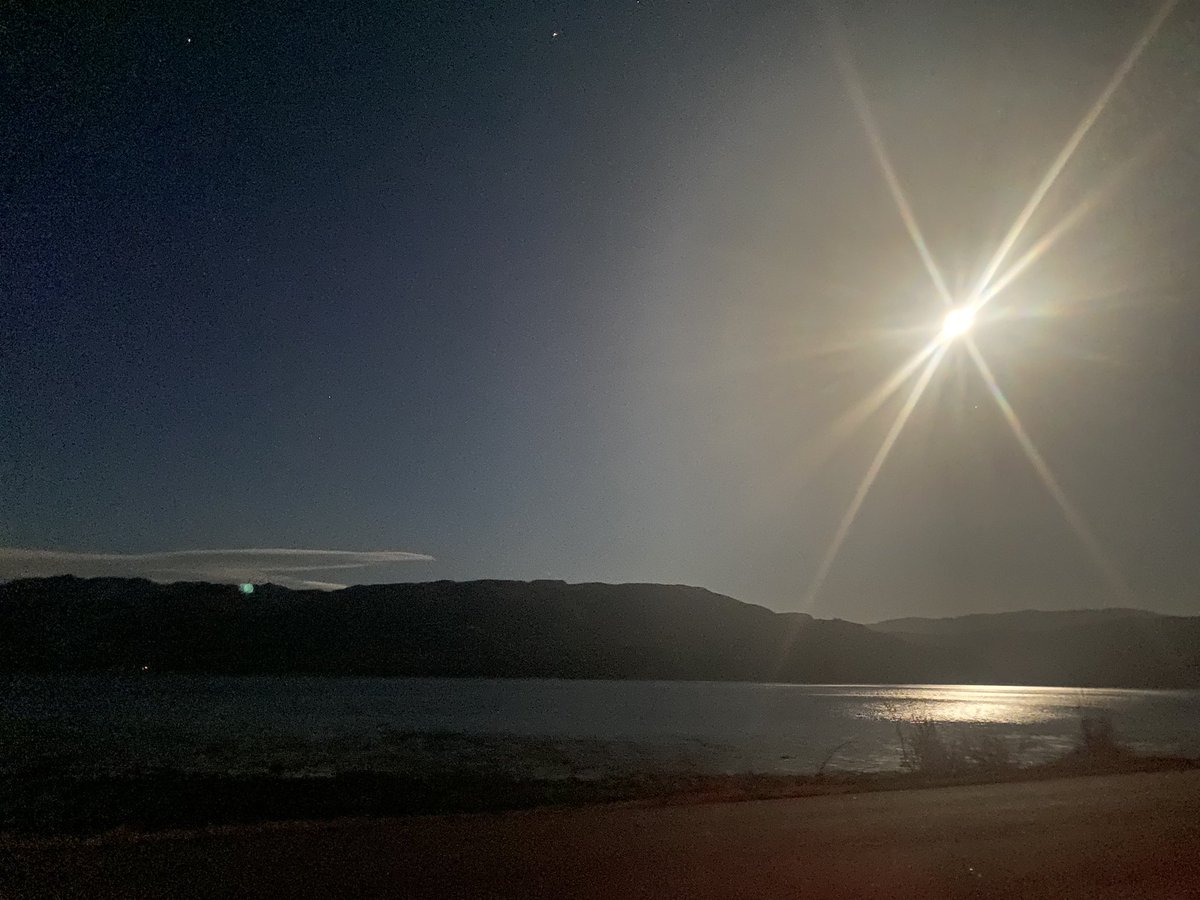 lolly9974's tweet photo. Beautiful moon over Loch Carron tonight #Moonlight_Magic https://t.co/vPEc0B2dTC