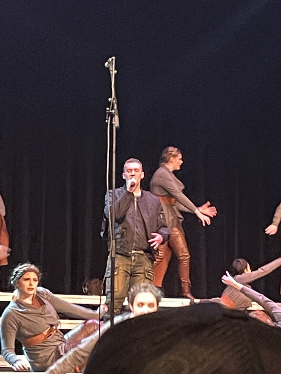 daynadumas's tweet photo. Letβs go SHRHS FANTASY!! Goooooo Joooeee! #nescs22 https://t.co/MeAafz4J9l