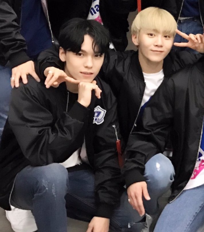 Ruby_ruby_ru_'s tweet image. 캠게 솔부... .... 비밀연애하는데 동아리같아서 맨날 붙어서 책상밑으로 손깍지 끼고있음. 중요한건 다른사람들 다 알고있을듯;