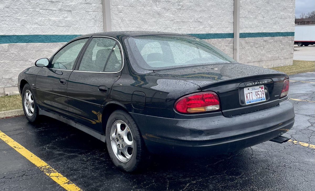 Car_Guy_Tom's tweet photo. Ever wake up and wonder, “Is today my lucky Oldsmobile day?” #Lucky #Oldsmobile #CarSpotter #Ciera #Intrique https://t.co/nbOU0fwFpw