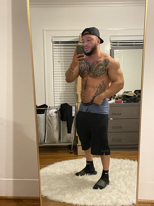 Daddy chillin https://t.co/wxaZFpSDtP