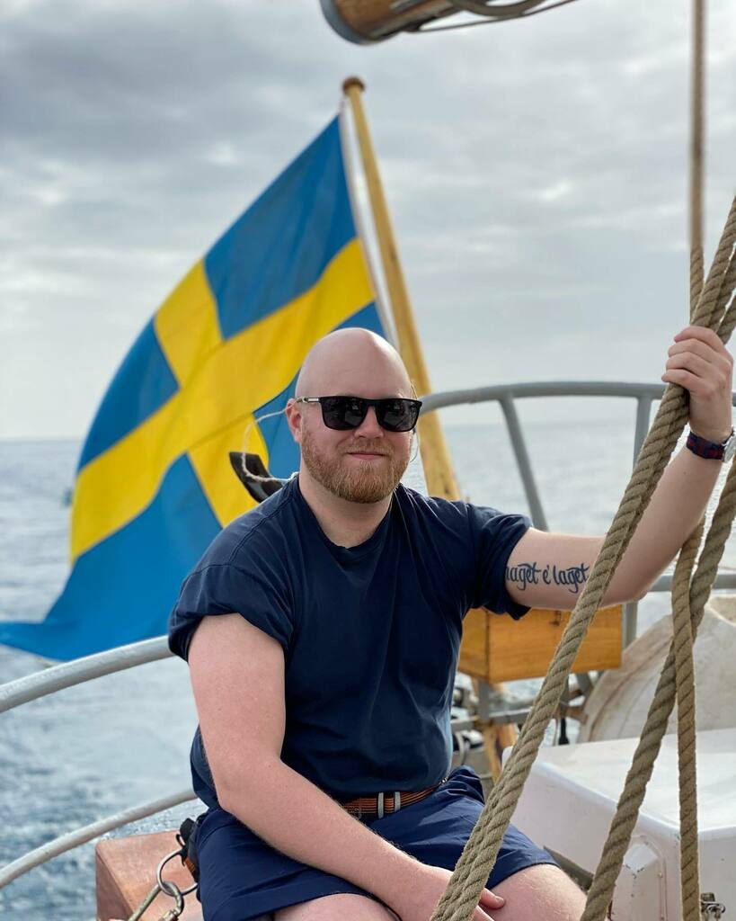 gladanochfalken's tweet photo. HMS Gladan är påväg hemåt igen och första stoppet för hemresan blir Lissabon där vi förtöjer onsdagen den 23:e Mars. Med oss ombord har vi ett blandat gäng av SOU-kadetter, OP-kadetter och gymnasister. 🌊⛵️ https://t.co/zCsQc4O4Yl