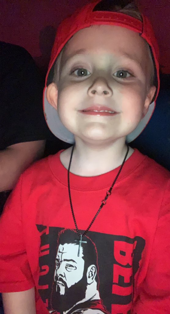 morgweb26's tweet photo. #WWELIVE ❤️ We’re pumped for Kevin Owens and Seth Freakin’ Rollins🙌🏼 https://t.co/2uQZdAq3Dh