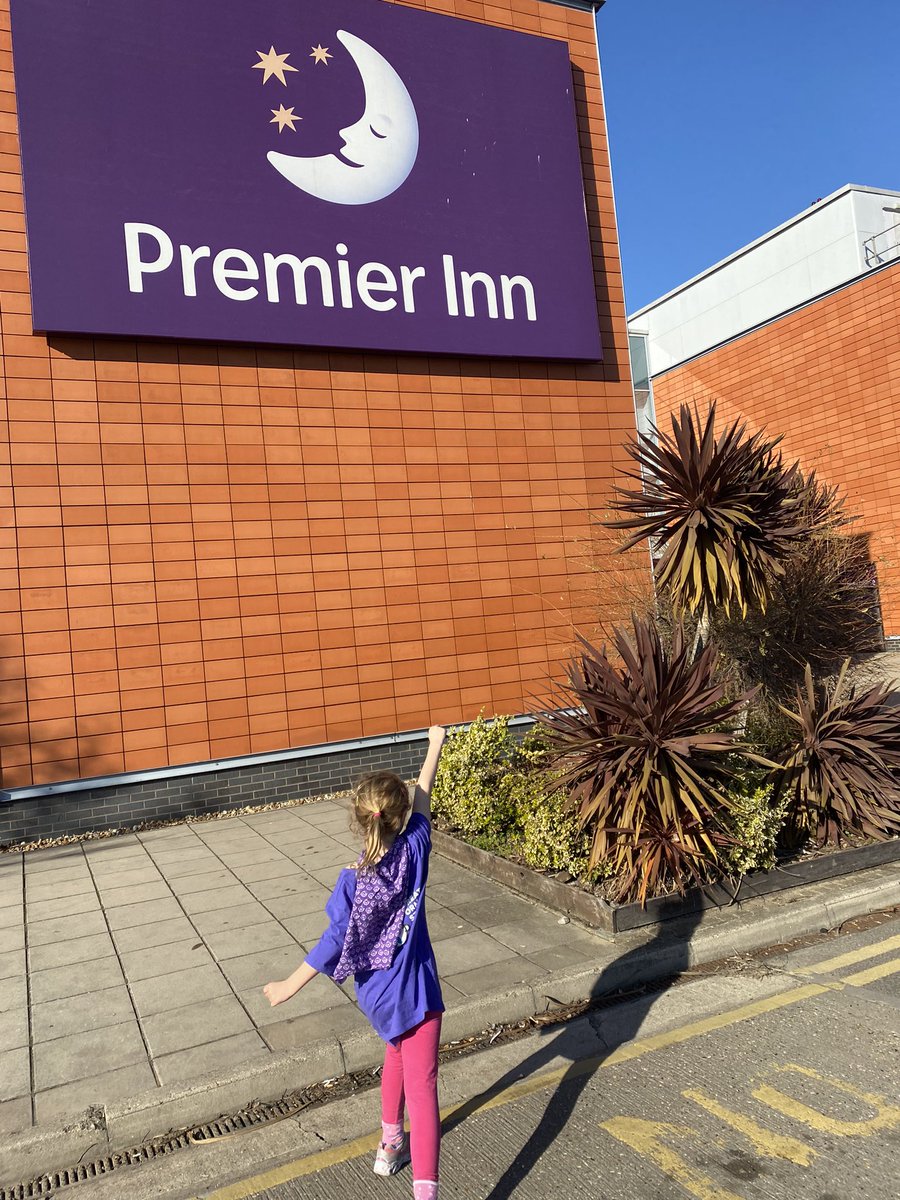 We have visited every corner of the UK this week, baked thousands of goodies & laughed & cried with the amazing people we’ve met. @SDEBDD has a simply wonderful team, it’s been an honour to meet them with my daughter today.