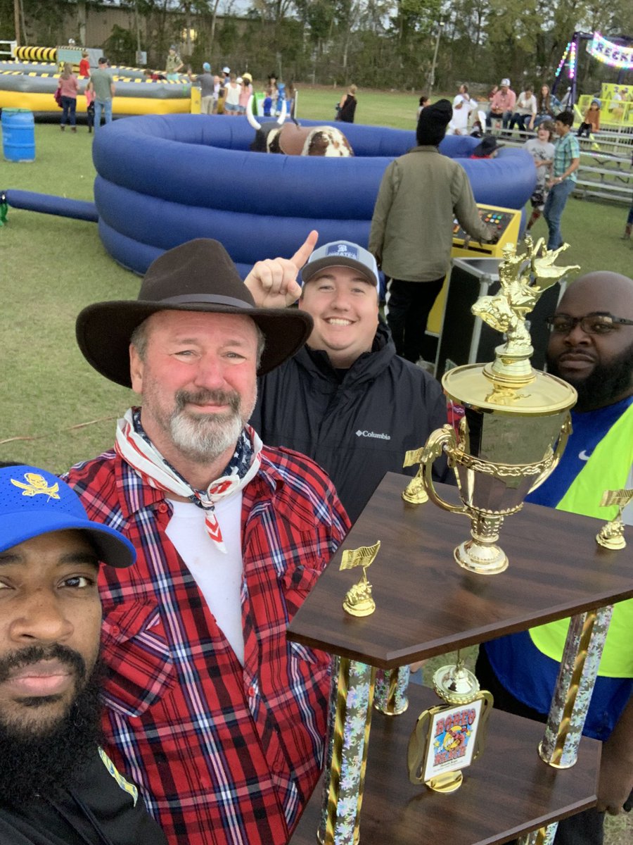 CoachGGrady's tweet photo. Day 2-Rodeo at The Beach! These Pirates are out in the community volunteering! Congrats to Mr. Hatcher for winning the competition tonight! Thank you Pirates: @YBKQUAN70 @Big_Red650 Dontae Hunter, Jordan Jimerson, Johnny Hippard, &amp; Chance Daughtery! 🟦🟨☠️⚓️🏴‍☠️ https://t.co/Ezmbj3N4hL
