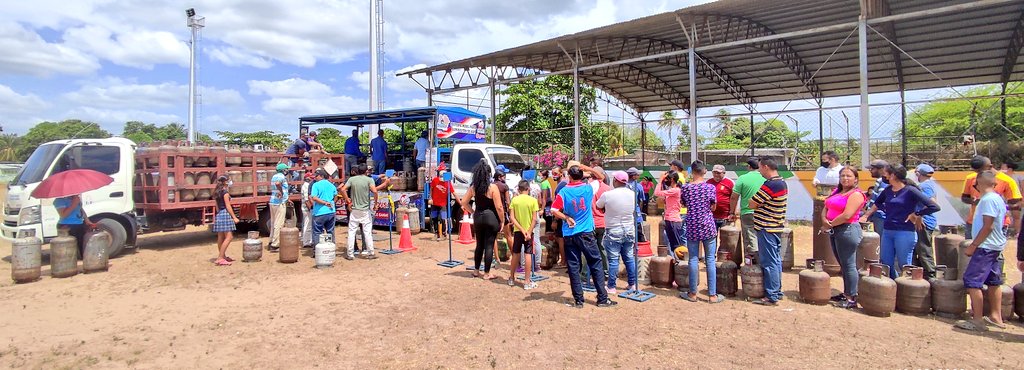 #Sabias: PSVSA <a href="/gas_comunal/">PDVSA Gas Comunal S.A.</a> y el <a href="/Gob_Guarico/">Gobierno de Guárico</a>, a través de la unidad móvil de llenado de GLP de <a href="/DiGasGuarico/">DIGASGUA</a>,.se encuentra desplegada en el sur del Estado, hoy en la Parroquia #Camaguan del Municipio Esteros de Camaguán.

<a href="/josemvasquez/">José Vásquez</a>
<a href="/CarylBertho/">Caryl Bertho</a>
<a href="/EMILIOAVILA1/">Emilio Avila</a> <a href="/Goncalvez211/">José D Goncalvez</a>
