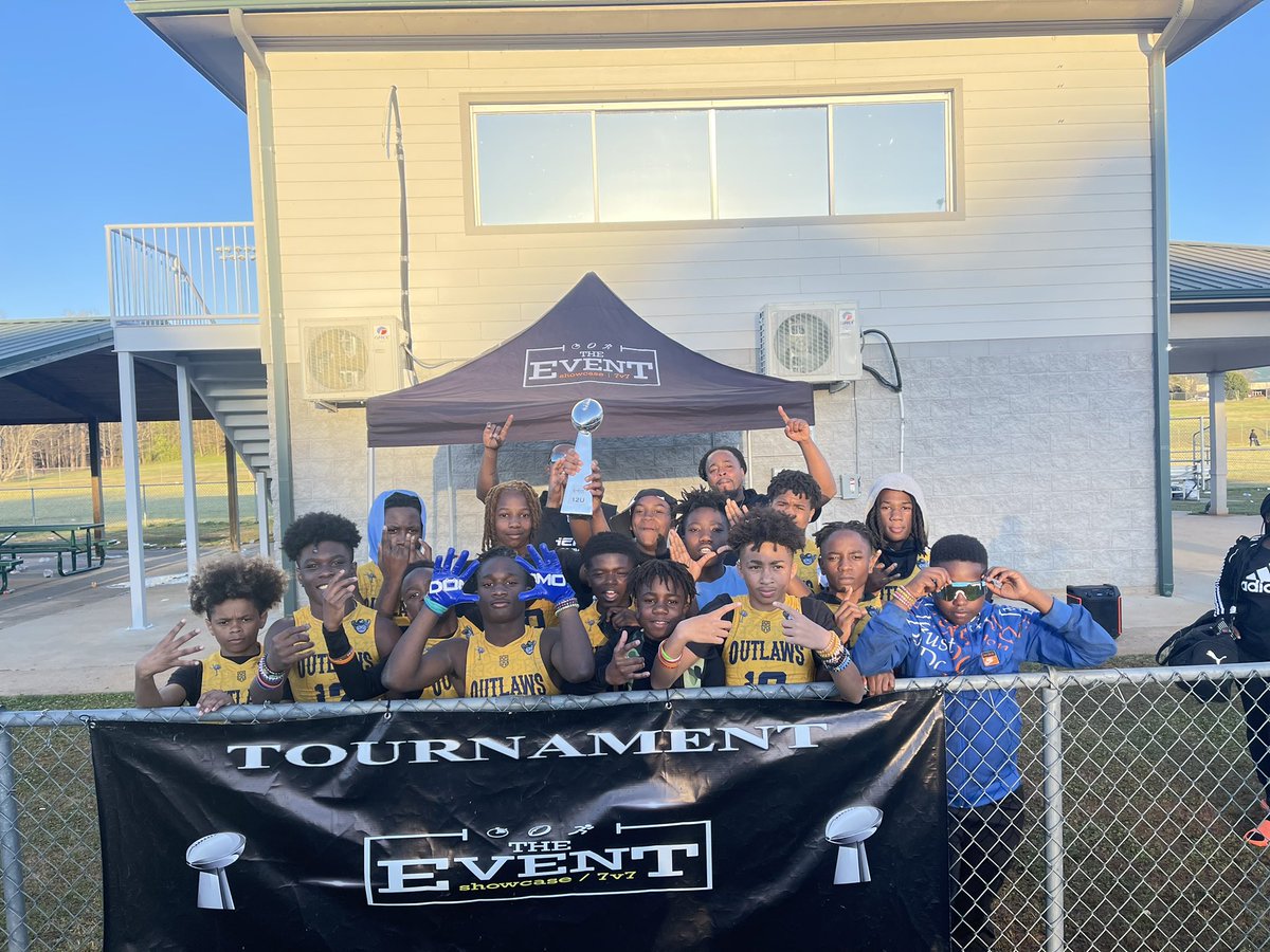 CoachMP__'s tweet photo. 6-0 for the day and coming back home with the Hardware🏆💪🏾✊🏾✊🏾😈 Got over that hump and finished the job! #SCOUTLAWS #EventChamps @LcOutlaws7v7 https://t.co/6d4VN0oWg3