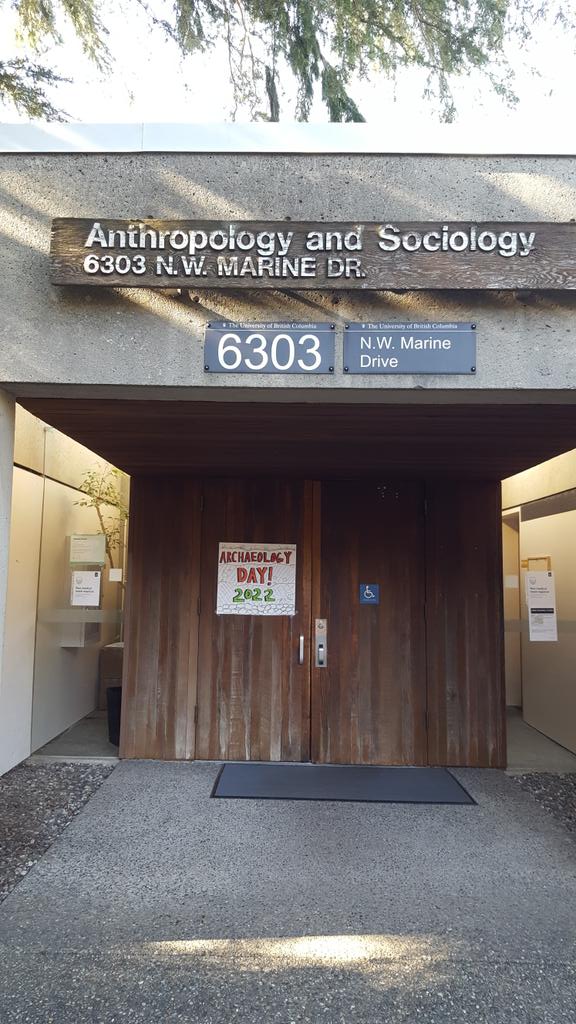 Had a great day <a href="/UBCAnth/">UBC Anthropology</a> Archaeology Day today! Saw old friends, met new colleagues, &amp; listened to inspirational talks that makes me excited &amp; grateful to be part of the archaeology network of BC ♡
<a href="/dimorei/">Dr. Diana Moreiras</a> @ArianneBoileau <a href="/palaeobeth/">Dr. Ebeth Sawchuk</a>