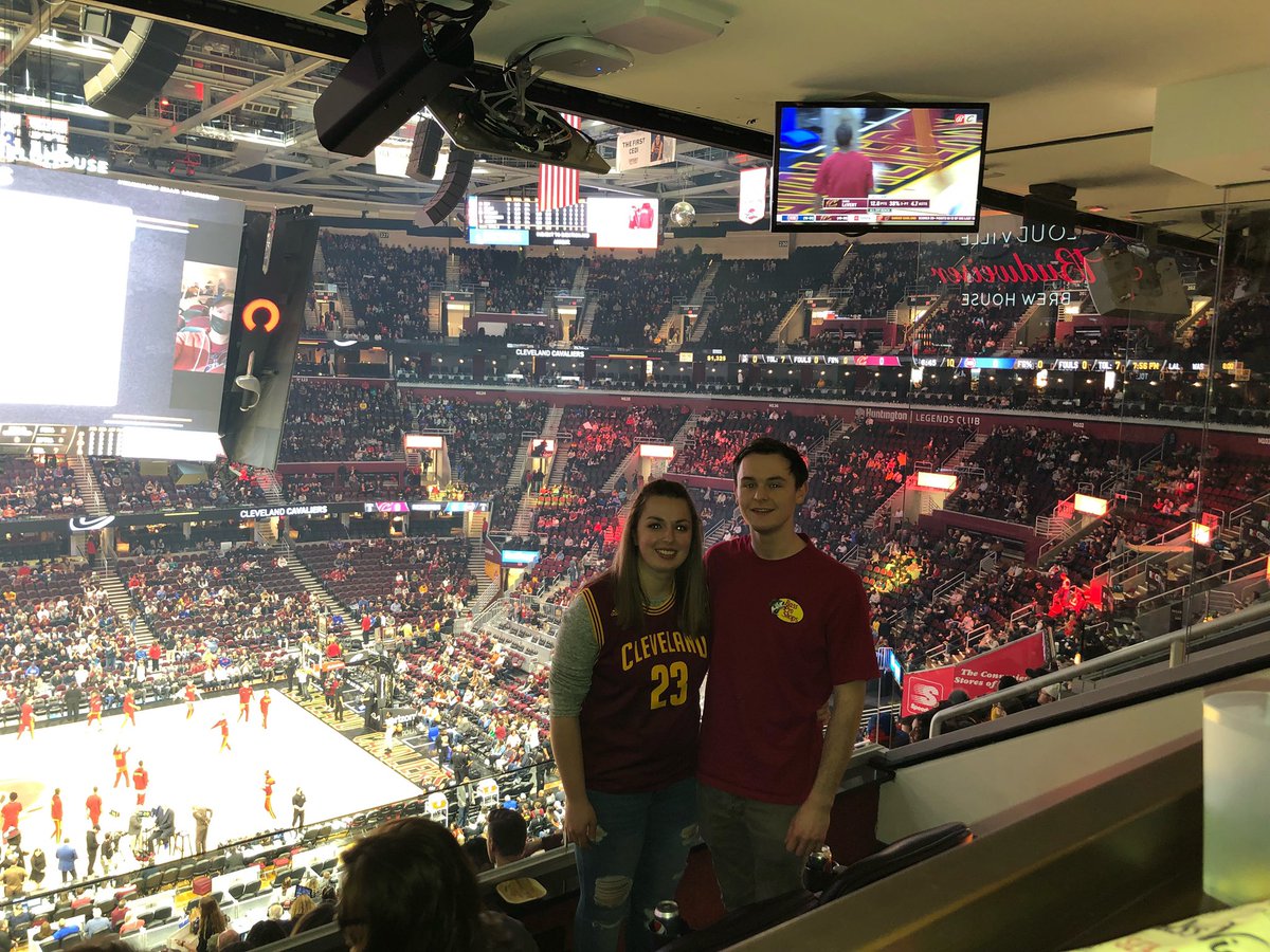 DimoraDeborah's tweet image. lets go cavs! Bring home a win!!! #LosCavs