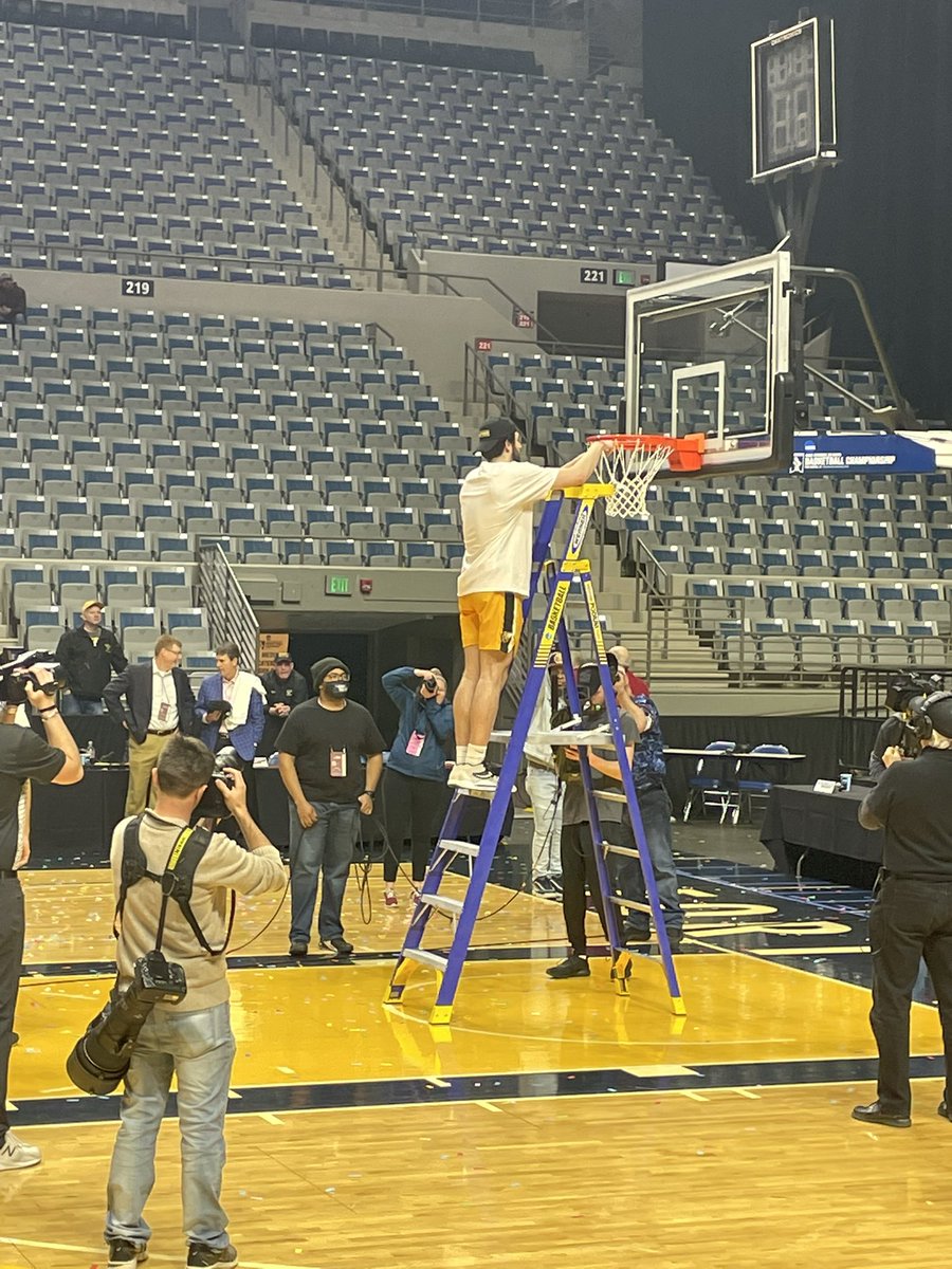 NATIONAL CHAMPIONS!!!
Congratulations to <a href="/Danielmbangue22/">Daniel Mbangue</a> and <a href="/LanceJohnnson11/">Lance Johnson</a> on finishing the job and winning the D3 National Title with <a href="/RMCHoops/">Randolph-Macon Hoops</a> . So happy for you guys!