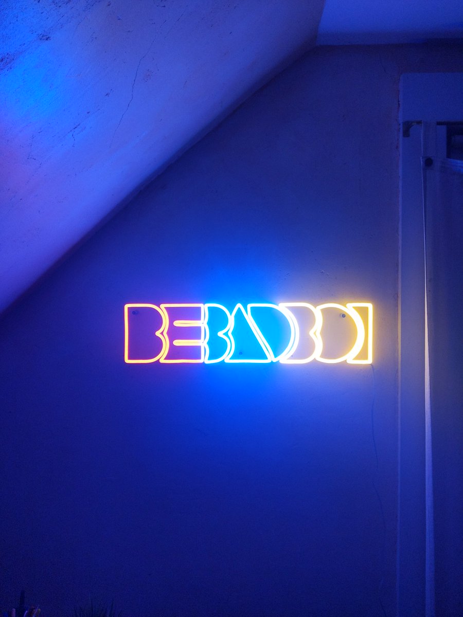 BEBADBOI's tweet photo. BEBADBOI signs for the TEAM courtesy of @alexsussy_  amazing work @yellowpop! https://t.co/2I4VyrVxkH