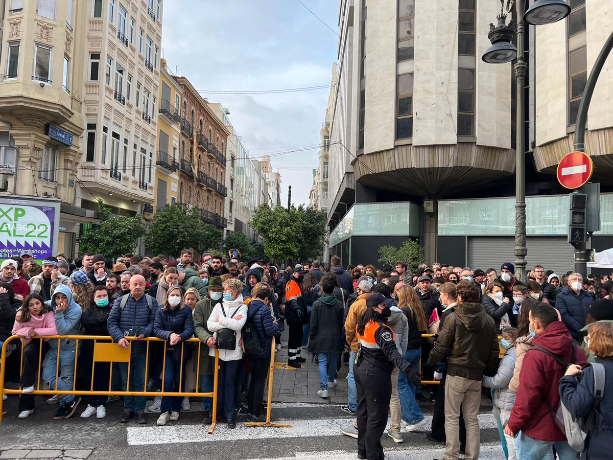 protecivilvlc's tweet photo. Imatges d'unes #Falles22 que s'acaben però que també marquen l'inici de les #Falles23 Durant tot el mes de març el #Voluntariat de @protecivilvlc ha estat #alteucostat per tal d'aconseguir unes #FallesSegures. Gràcies a tots i totes per la vostra ajuda. https://t.co/U0JdK01Wka