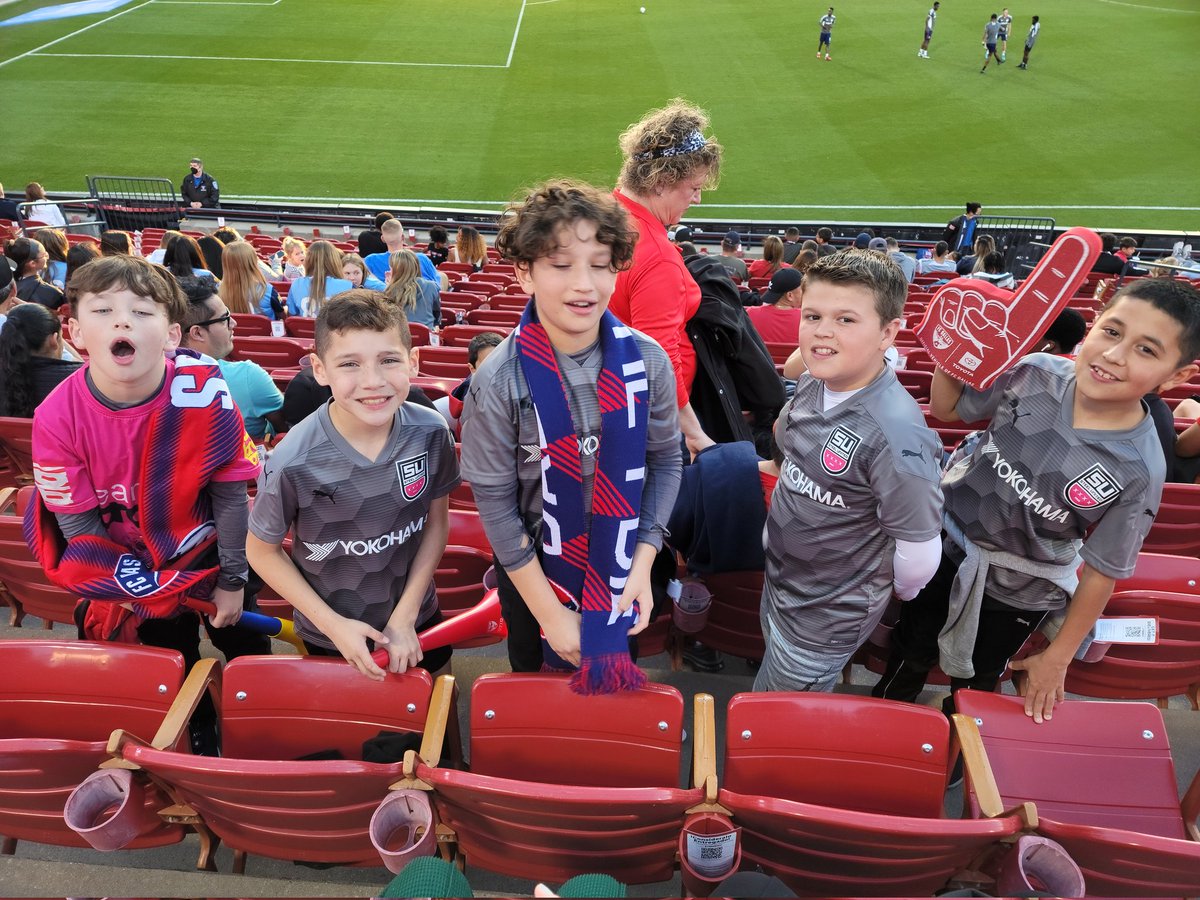 peruna4life's tweet photo. @steelutdsoccer Texas 2011 Premier supporting the home team @FCDallas  #FCDTID Chop' em down! https://t.co/Xg14oc0Ti5