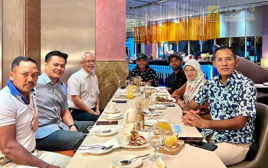 YPSkills's tweet photo. #KYPskills| @YayasanPahang &amp; @BublebeeMY🌹

Perbincang  melebarkan lagi kerjasama Yayasan Pahang &amp; Kolej Yayasan Pahang  Advanced Skills  bersa  Shuib Sepahtu ✨.
.
 #majuteruskypas 
#kypskills
#YP4U https://t.co/9lUhbSrZIs