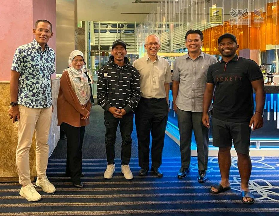YPSkills's tweet photo. #KYPskills| @YayasanPahang &amp; @BublebeeMY🌹

Perbincang  melebarkan lagi kerjasama Yayasan Pahang &amp; Kolej Yayasan Pahang  Advanced Skills  bersa  Shuib Sepahtu ✨.
.
 #majuteruskypas 
#kypskills
#YP4U https://t.co/9lUhbSrZIs