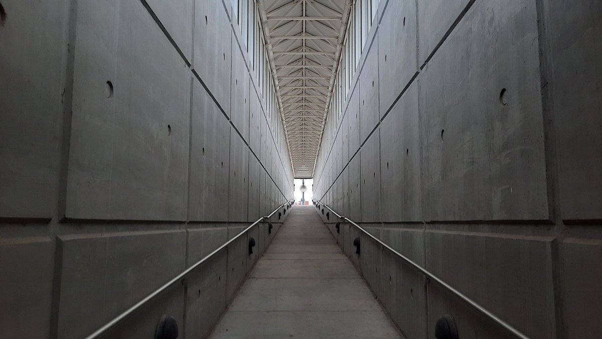 _polarblue's tweet photo. Found a tunnel
#adventure #trainride #curiosity #funday #coolview #tunnels https://t.co/shgGbb6rez