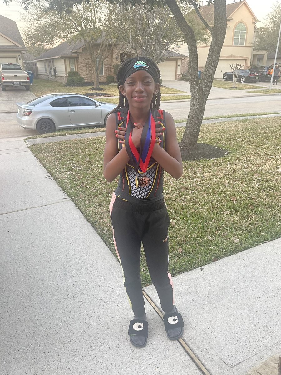 jmrogers_cte's tweet photo. 3 Piece today!!! 1st Place 4x Relay, 2nd Place 100 M, 3rd Place 400 M##DragonsTrack #Swooop #RogersGirls https://t.co/aDsYNIeiGm