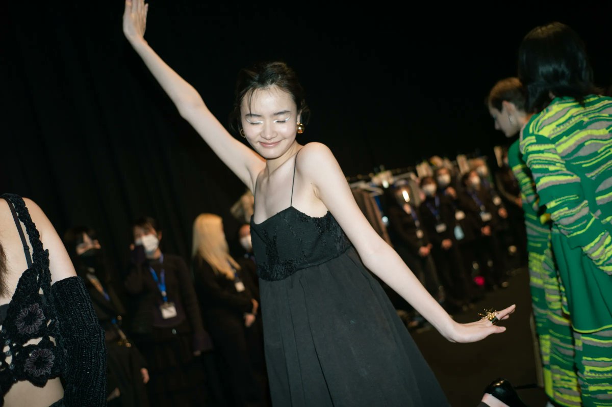 fashionsnap's tweet photo. パフォーマンスアートの真髄、マラミュートとピリングスが魅せた。東コレの注目コレクションをレポート
https://t.co/MzAotqF1jV https://t.co/7PJoWCn0Dm